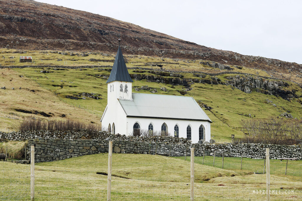 Die Färöer Inseln: Fütterung der Schafe