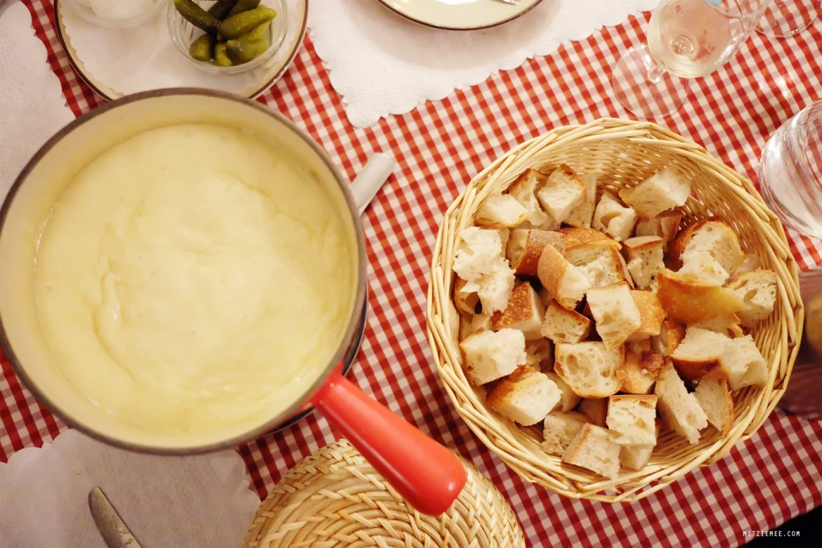 Zürich: Swiss Fondue Bei Fribourger Fondue Stübli