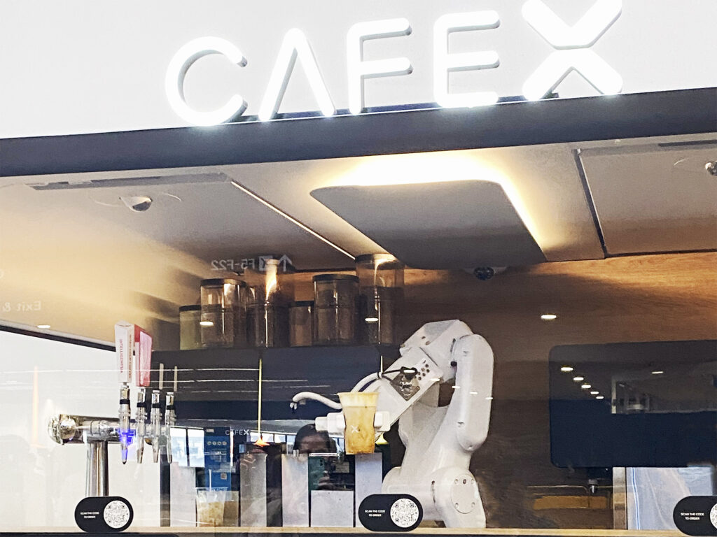 San Francisco: Cafe X – A robotic barista at SFO