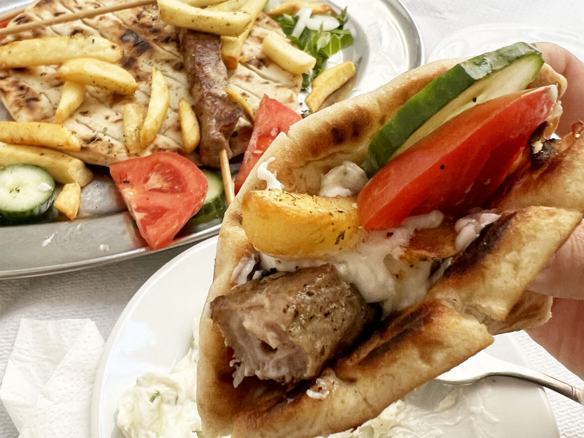 Athen: Aspro Alogo – Unglaubliches Schweine-Souvlaki
