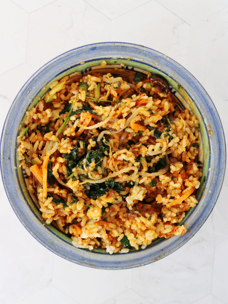 Rezept: Bibimbap mit Gemüse, Pilzen und Spiegelei
