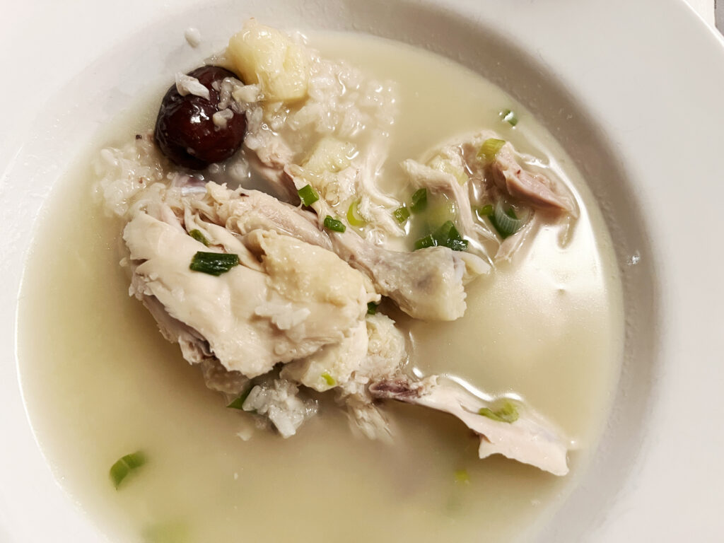 New York: Ginseng-Huhn- und Tteok-Suppe – Essenslieferung von Miss Korea