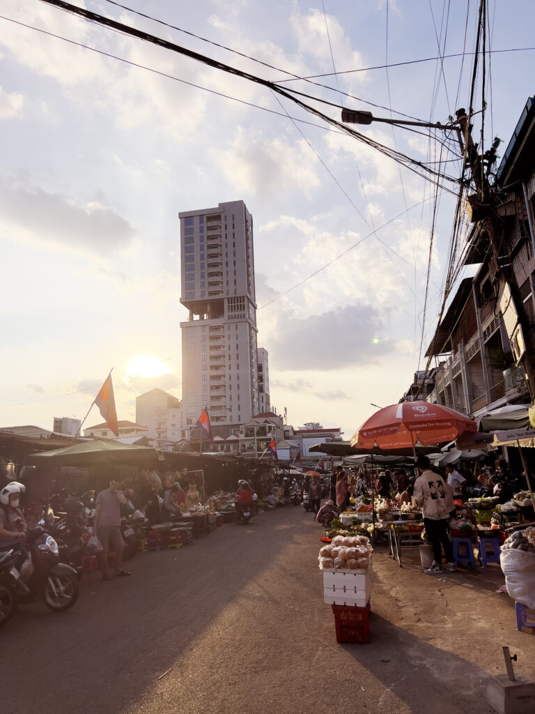 Phnom Penh: Sundown Social Club – Die versteckte Rooftop-Bar in TTP