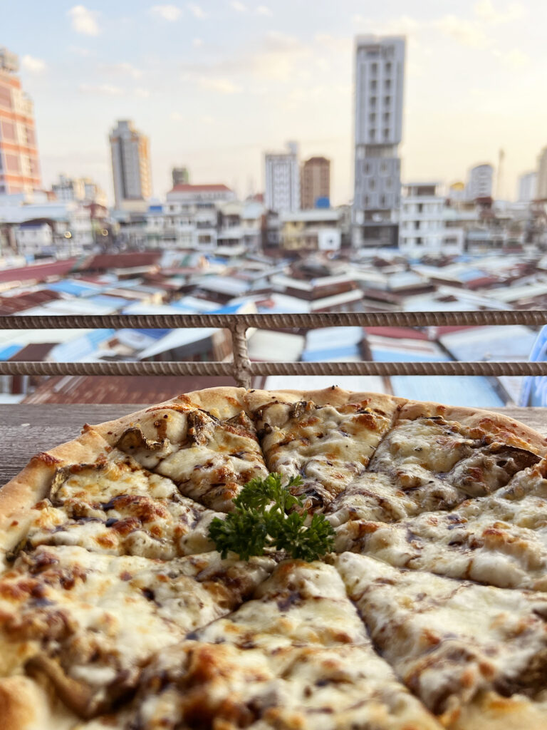 Phnom Penh: Sundown Social Club – Die versteckte Rooftop-Bar in TTP