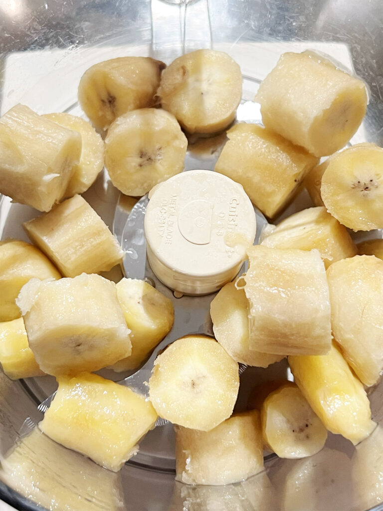 Rezept: Bananeneis mit Erdnussbutter und Schokolade