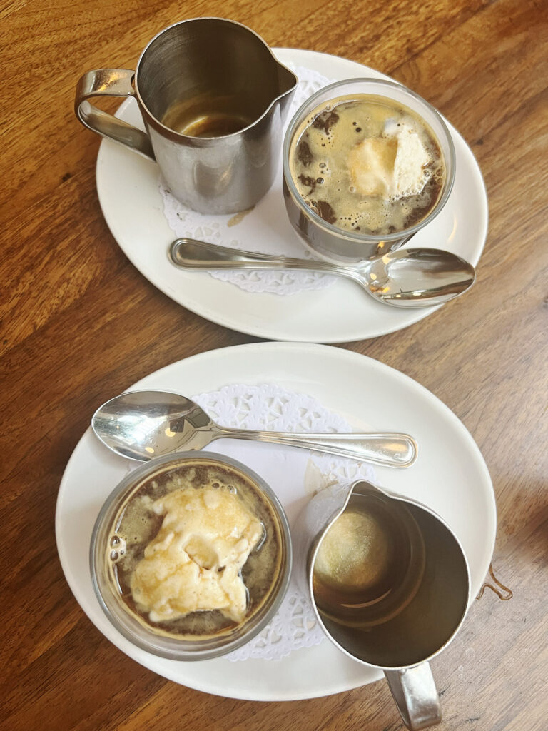 Rezept: Affogato – Wenn Vanille-Gelato auf Espresso trifft