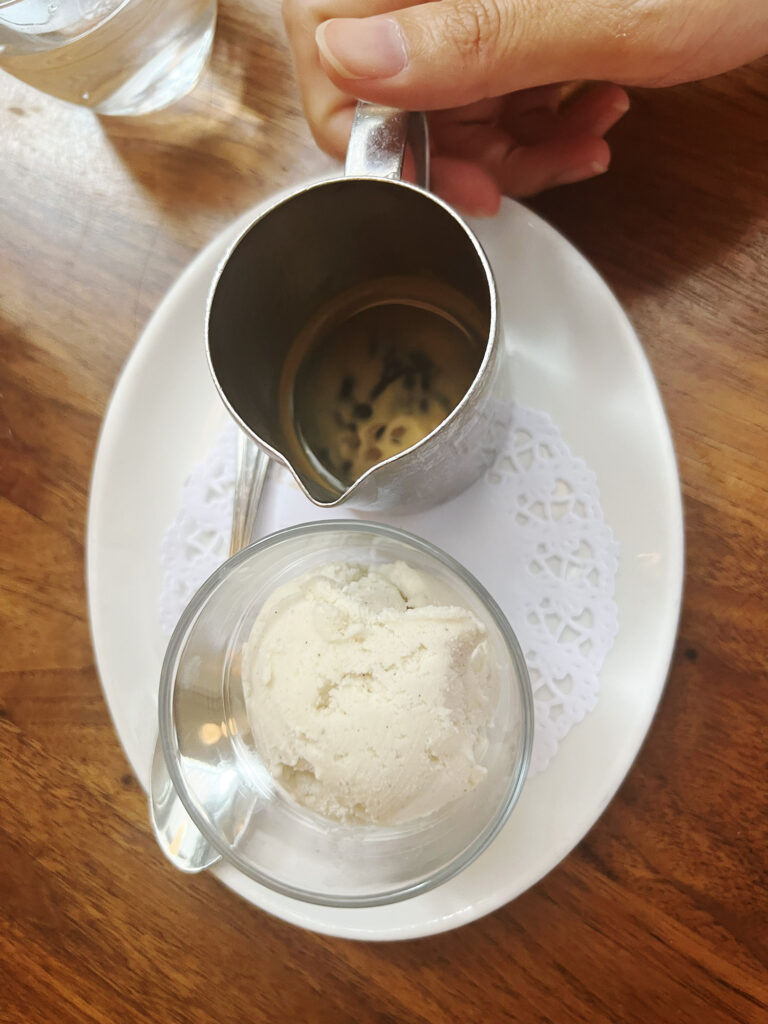 Rezept: Affogato – Wenn Vanille-Gelato auf Espresso trifft