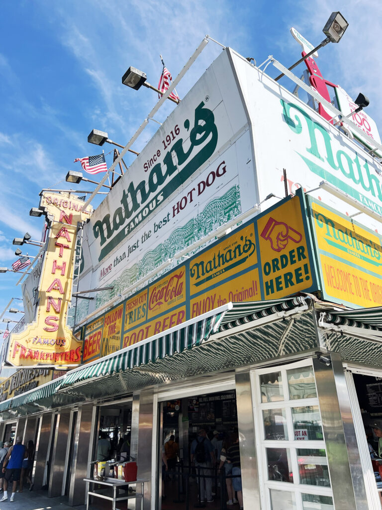 New York City: Nathan’s auf Coney Island