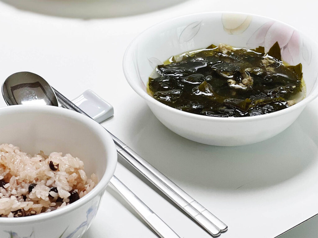 Rezept: Miyeok Guk - Koreanische Seetangsuppe (Geburtstagssuppe)